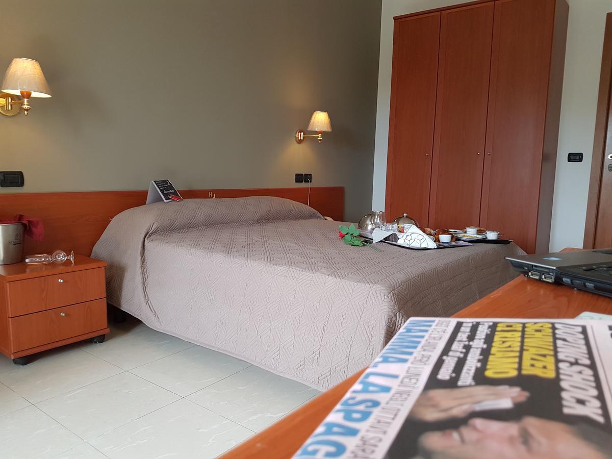 Hotel Joy كاستيل فولتورنو الغرفة الصورة